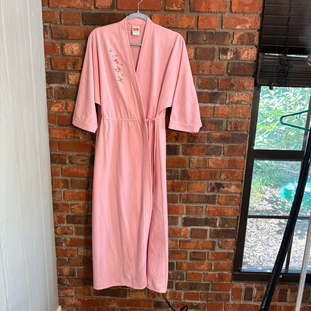 St Michael womens vintage embroidered polyester tie front robe pink bust 38”